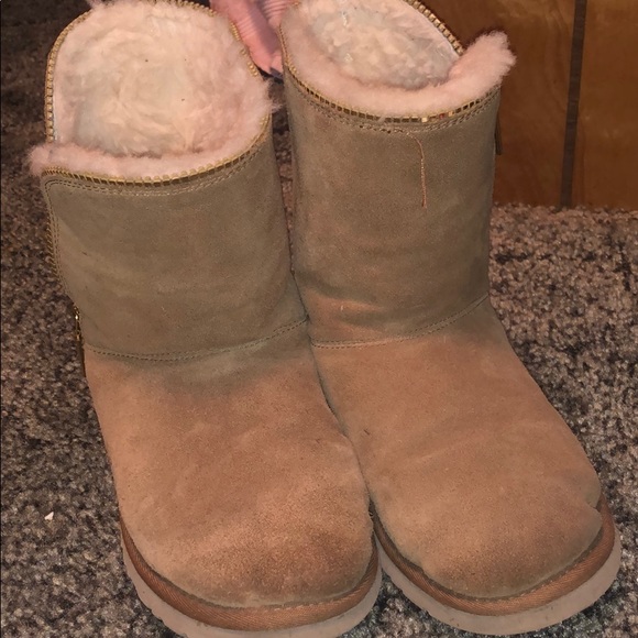 CUTE UGGS🤍🤍 - Picture 2 of 6